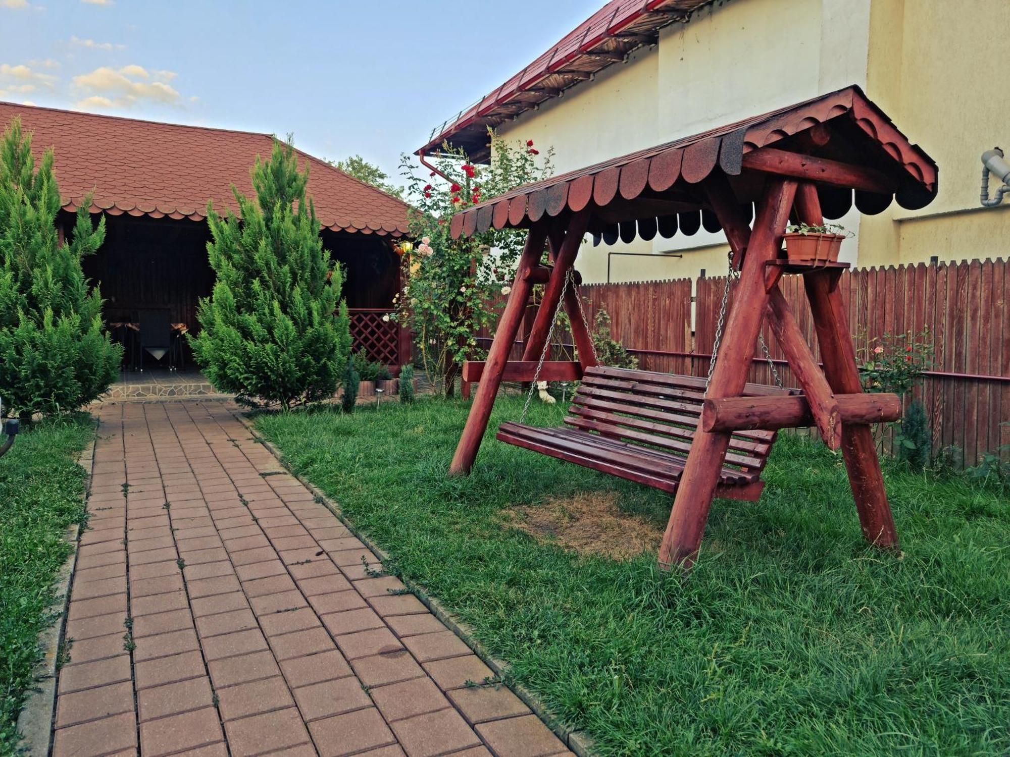 Hotel Casa Leu Curtea de Argeş Exterior foto